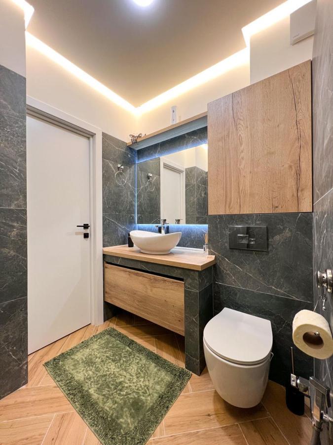 Renthouse Apartments Neoclassic Chisinau Bagian luar foto