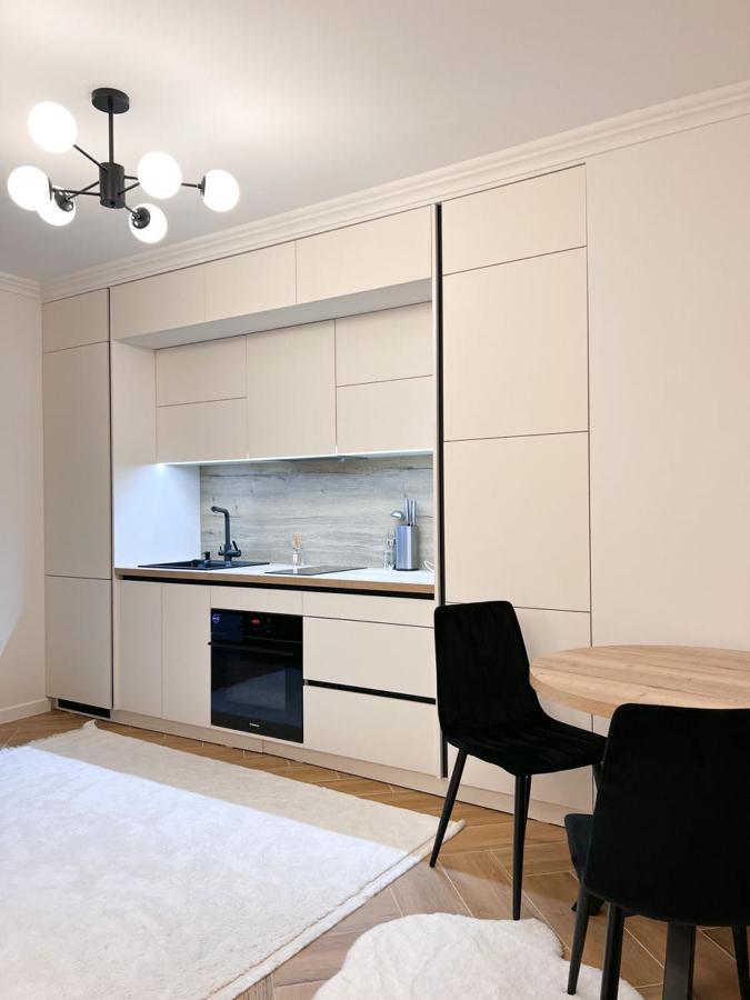 Renthouse Apartments Neoclassic Chisinau Bagian luar foto