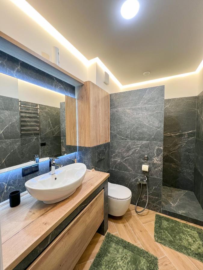 Renthouse Apartments Neoclassic Chisinau Bagian luar foto